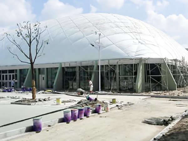 浅谈充气膜建筑的性能特点